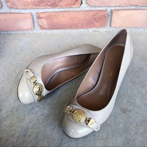 Tommy Hilfiger nude pumps with gold logo